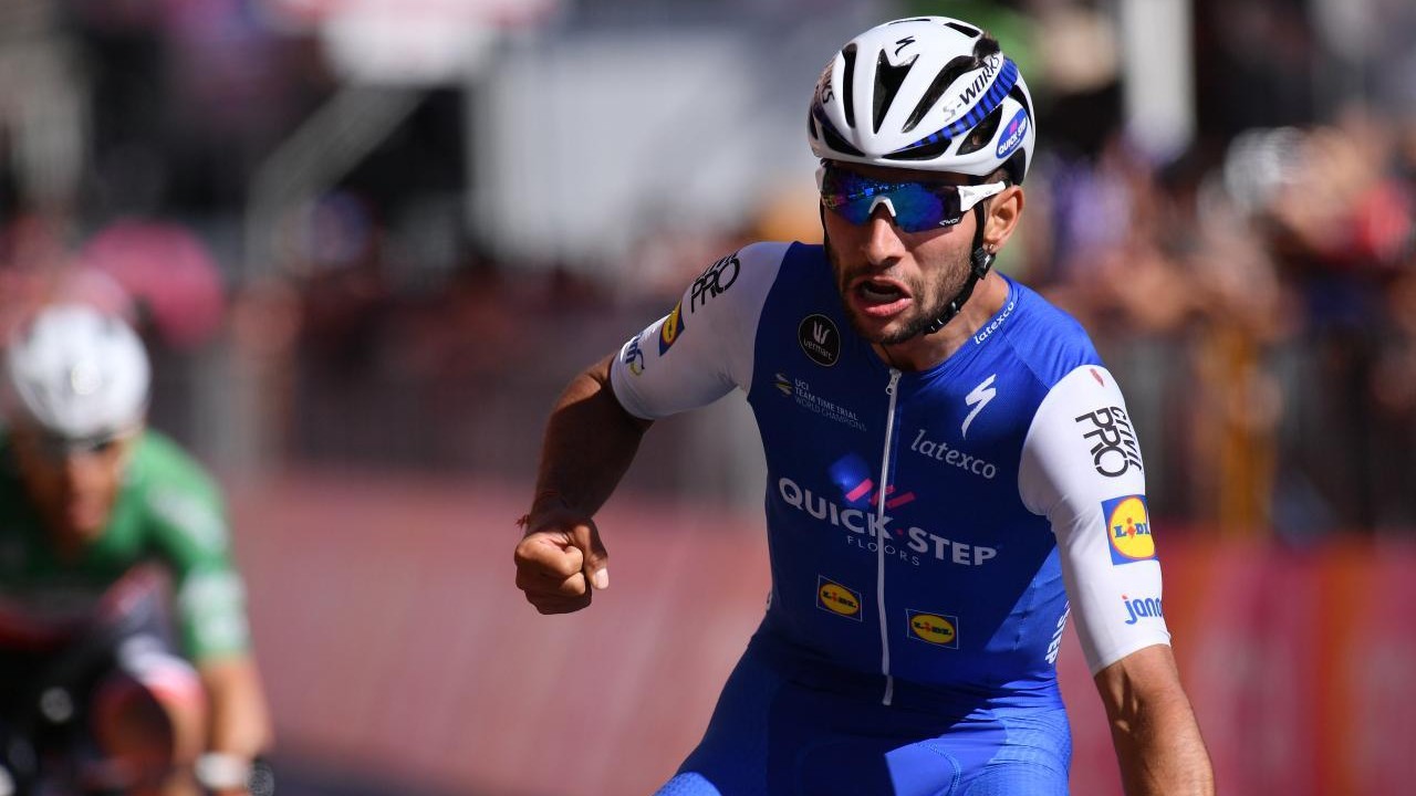 Giro d’Italia, Gaviria vince la terza tappa ed è la nuova maglia rosa