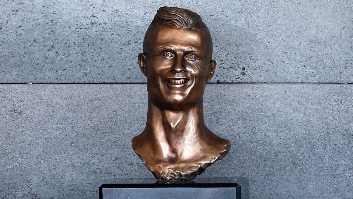 FOTO Inaugurata statua dedicata a Ronaldo in aeroporto Madeira