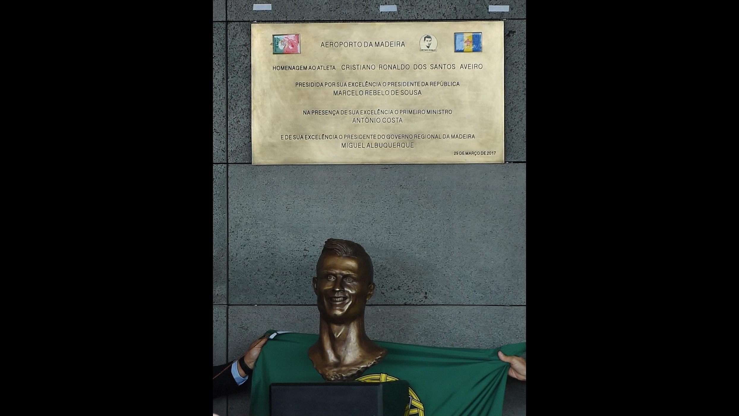 FOTO Inaugurata statua dedicata a Ronaldo in aeroporto Madeira