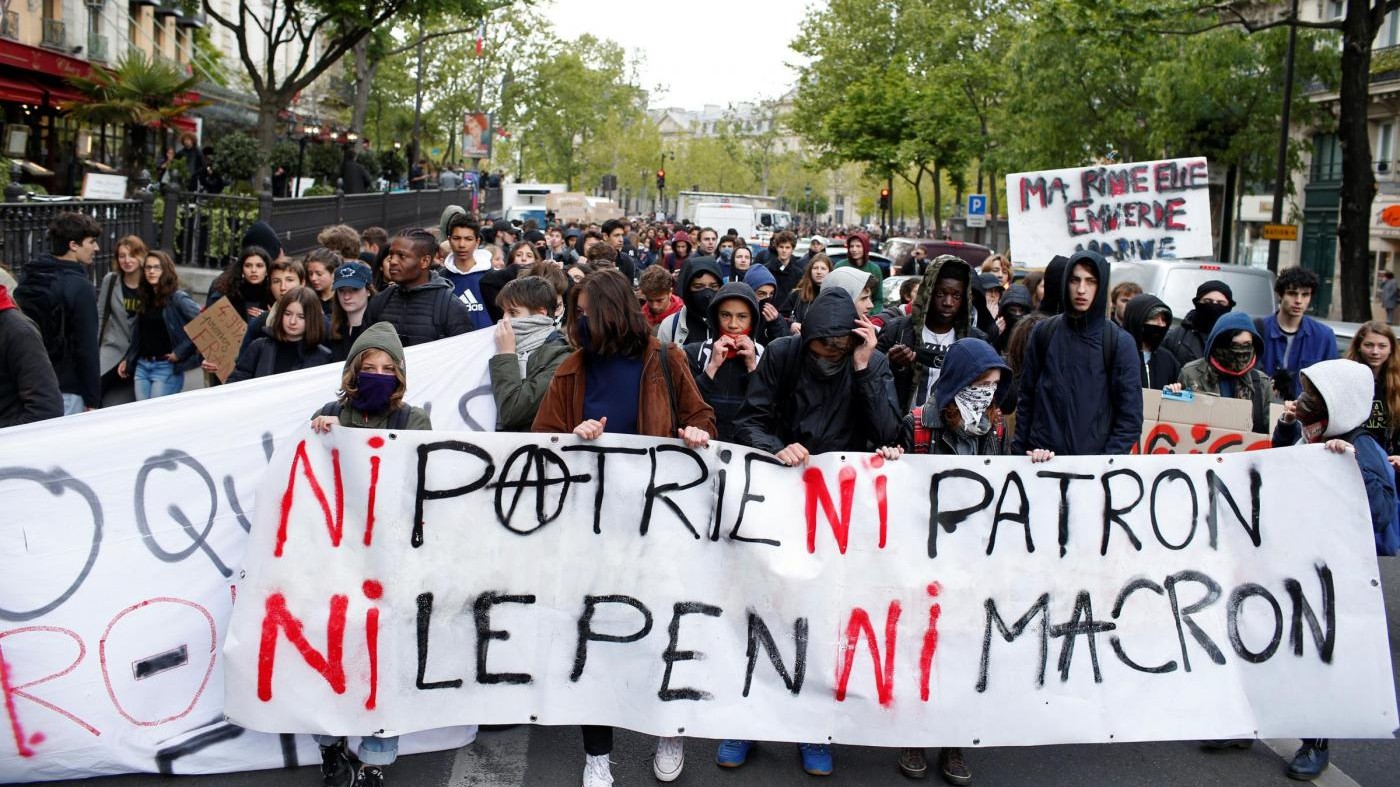 Francia, nove fermati durante proteste contro Macron a Parigi