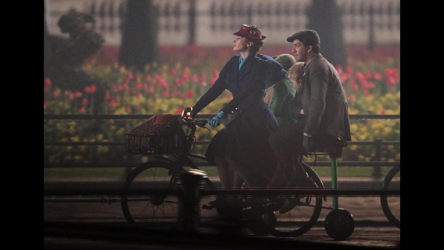 FOTO Torna Mary Poppins, le riprese davanti a Buckingham Palace
