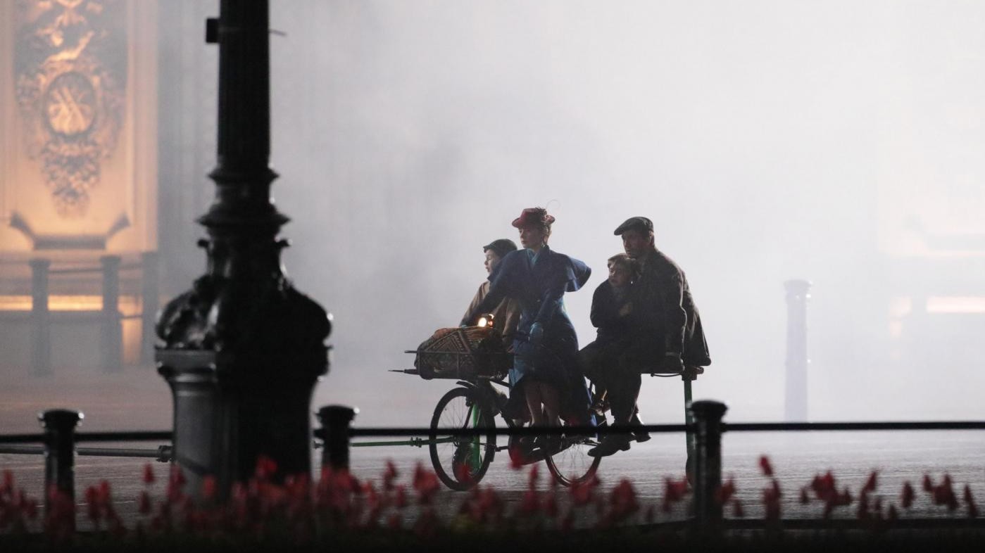 FOTO Torna Mary Poppins, le riprese davanti a Buckingham Palace