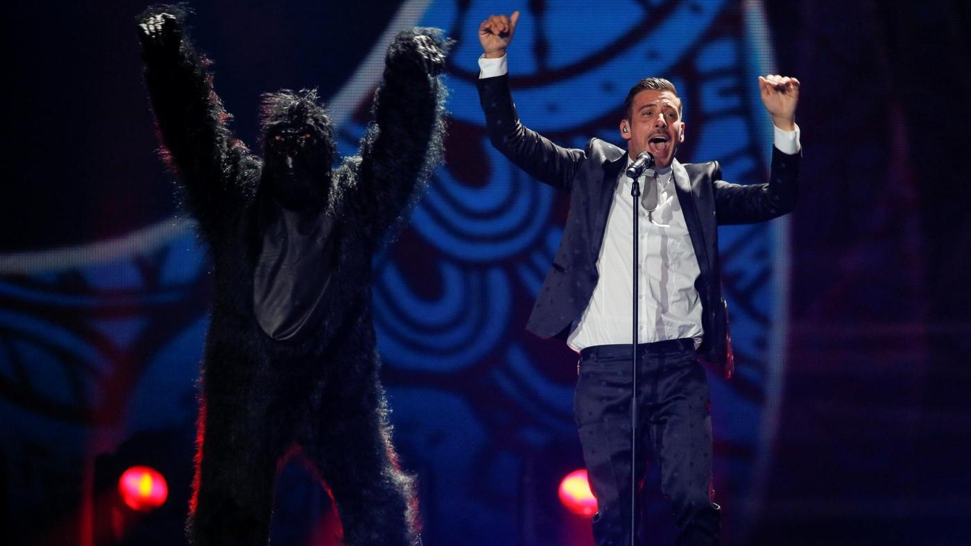 Eurovision al via: Francesco Gabbani e la sua scimmia partono favoriti