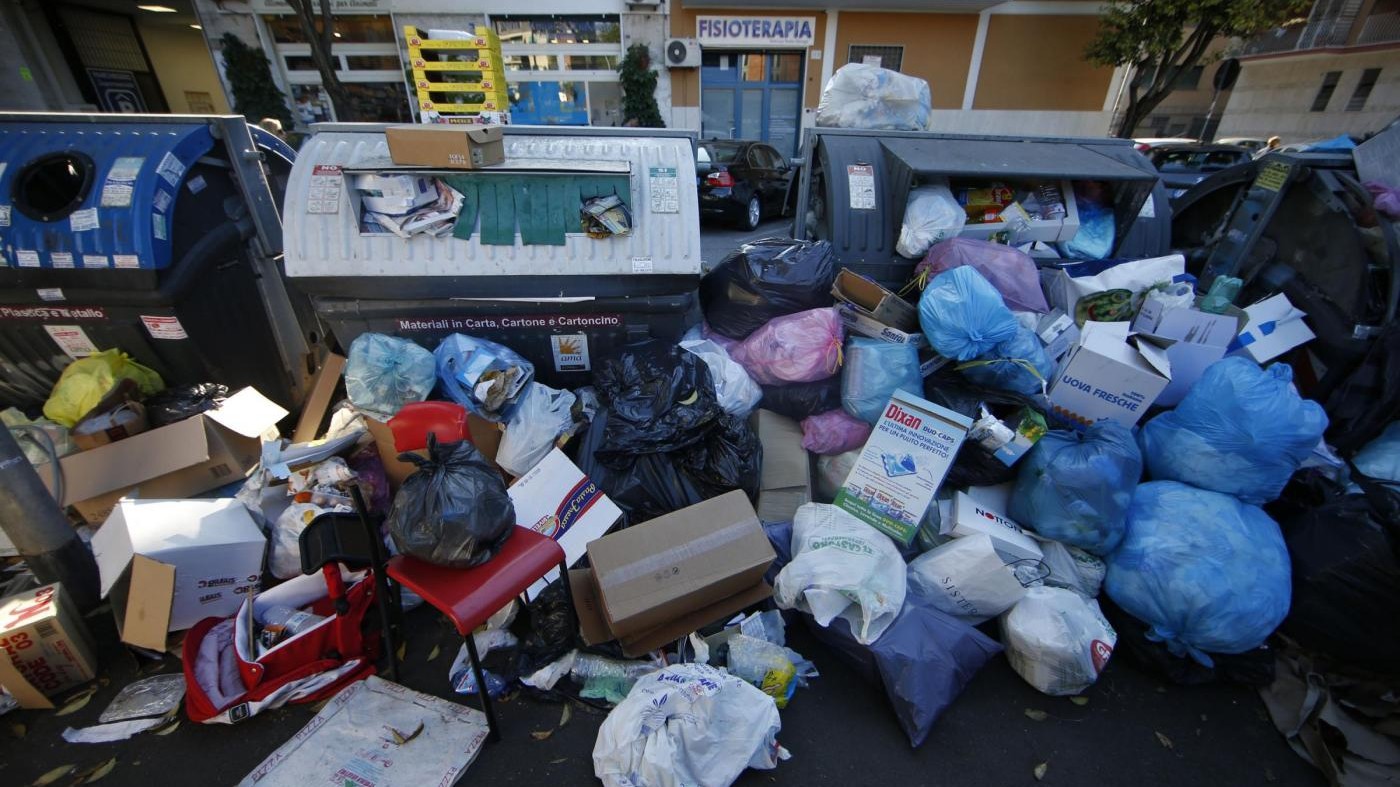 Rifiuti, ira dei romani sui social: E’ emergenza, il Comune agisca