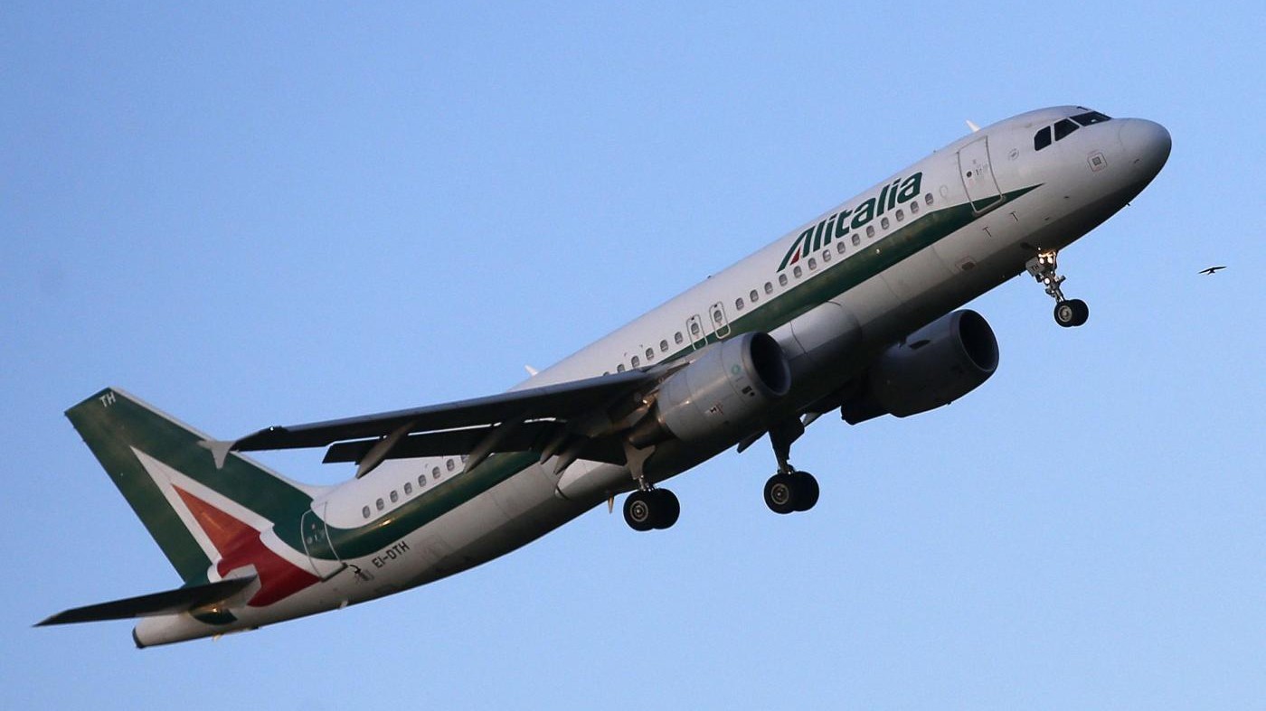 Alitalia, i commissari: Una prima tranche da 220 milioni
