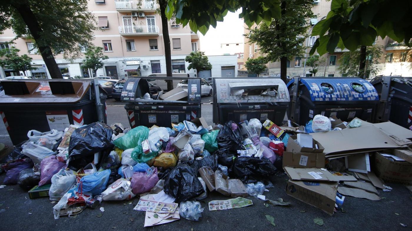 Il caso rifiuti finisce sul Nyt: ‘La sudicia metafora di Roma’