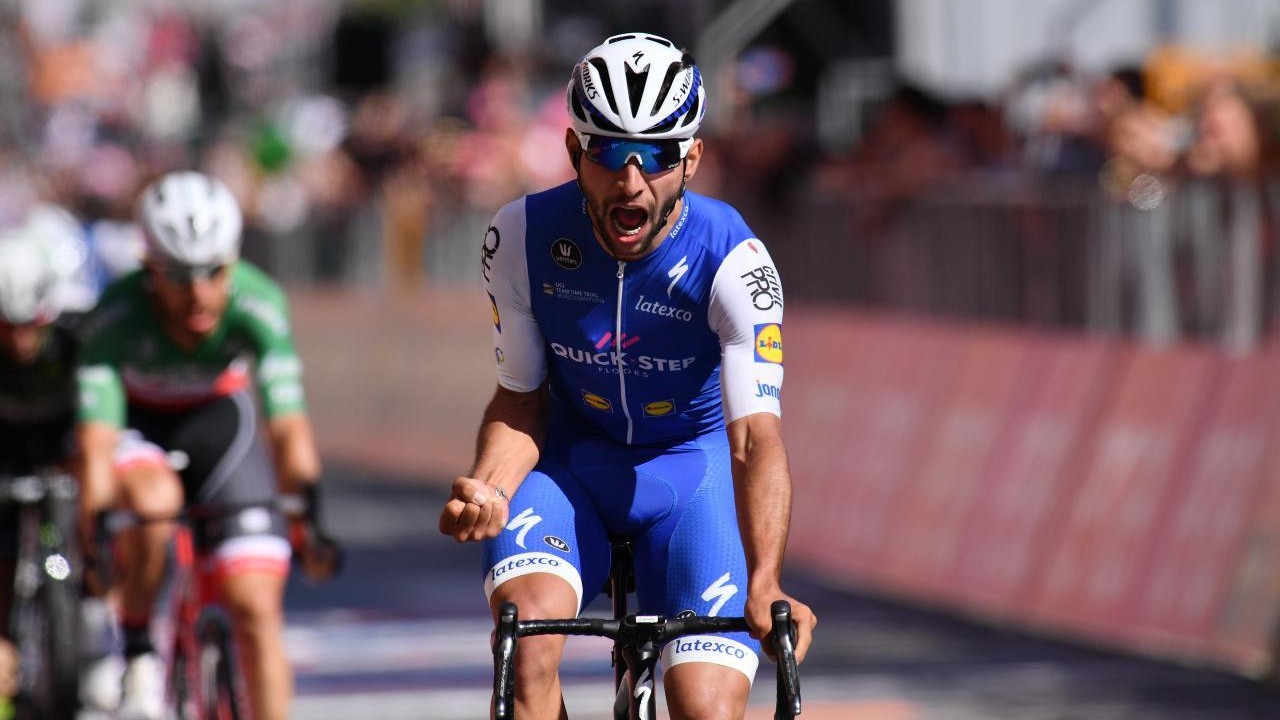 Giro d’Italia, Gaviria vince la quinta tappa: Jungels resta in rosa