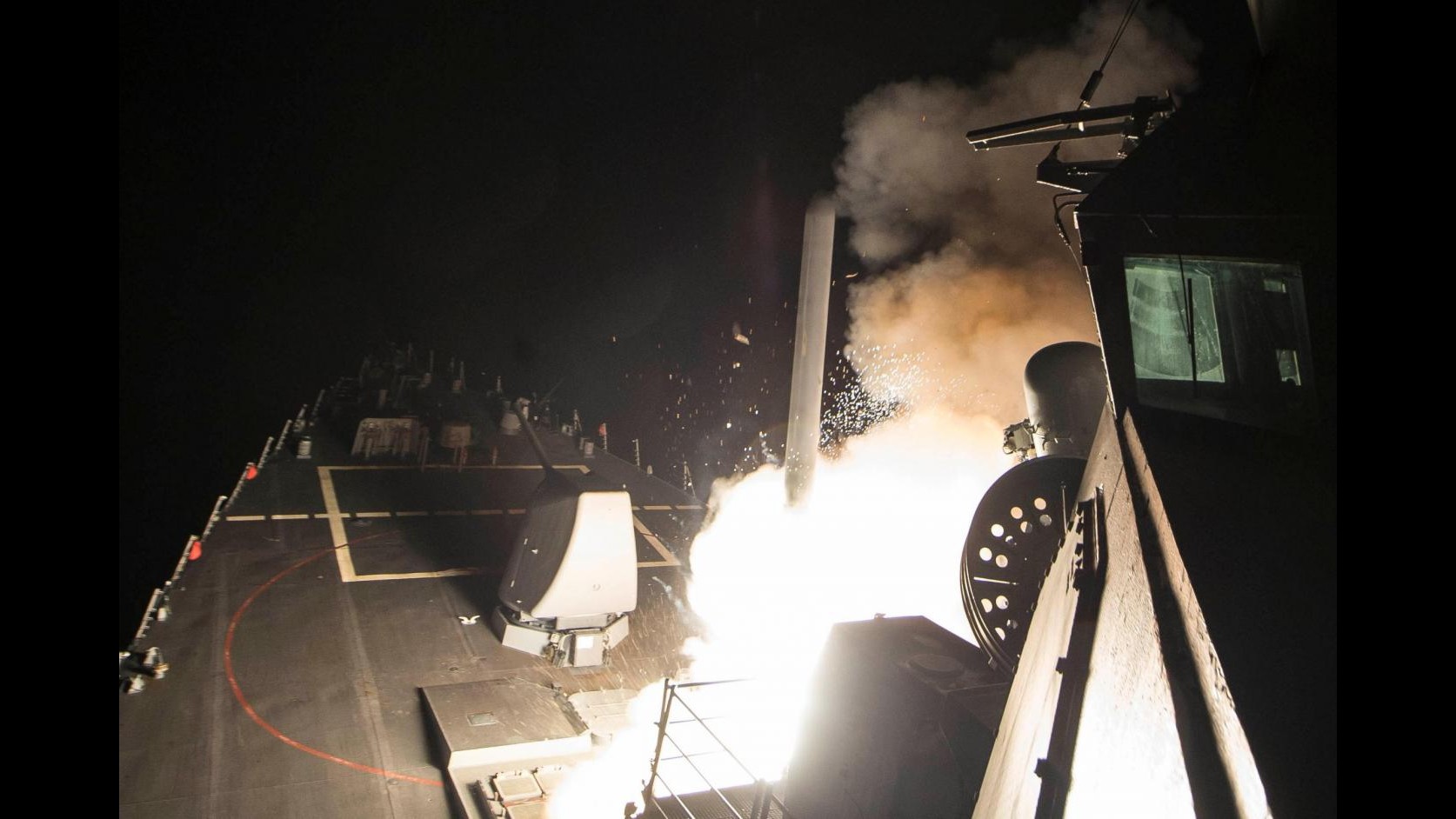 FOTO Attacco Usa in Siria: il lancio dei missili Tomahawk