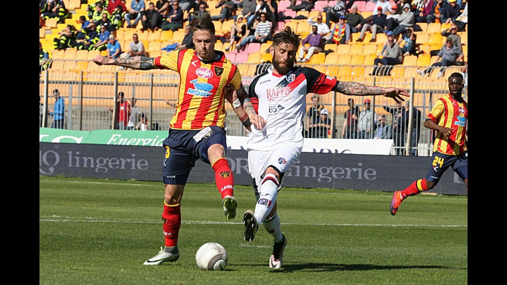 FOTO Lega Pro, Lecce vince derby del Salento: 3-0 al Taranto