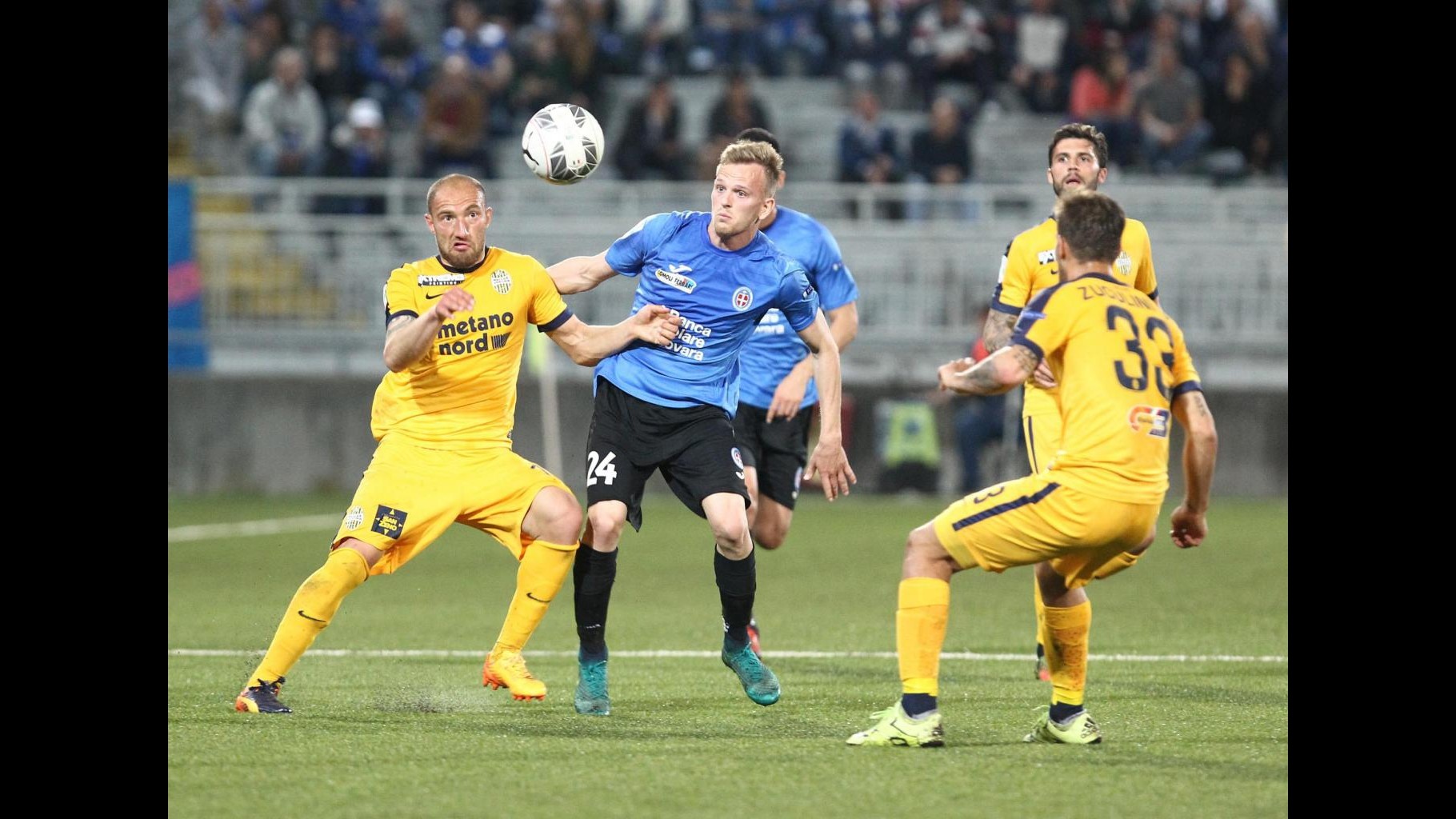 Serie B, Novara-Verona 2-2 nel posticipo