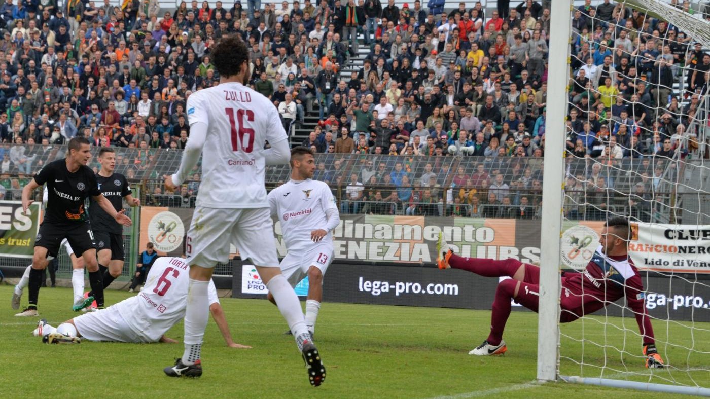 FOTO Il Venezia di Inzaghi pareggia col Fano e torna in serie B