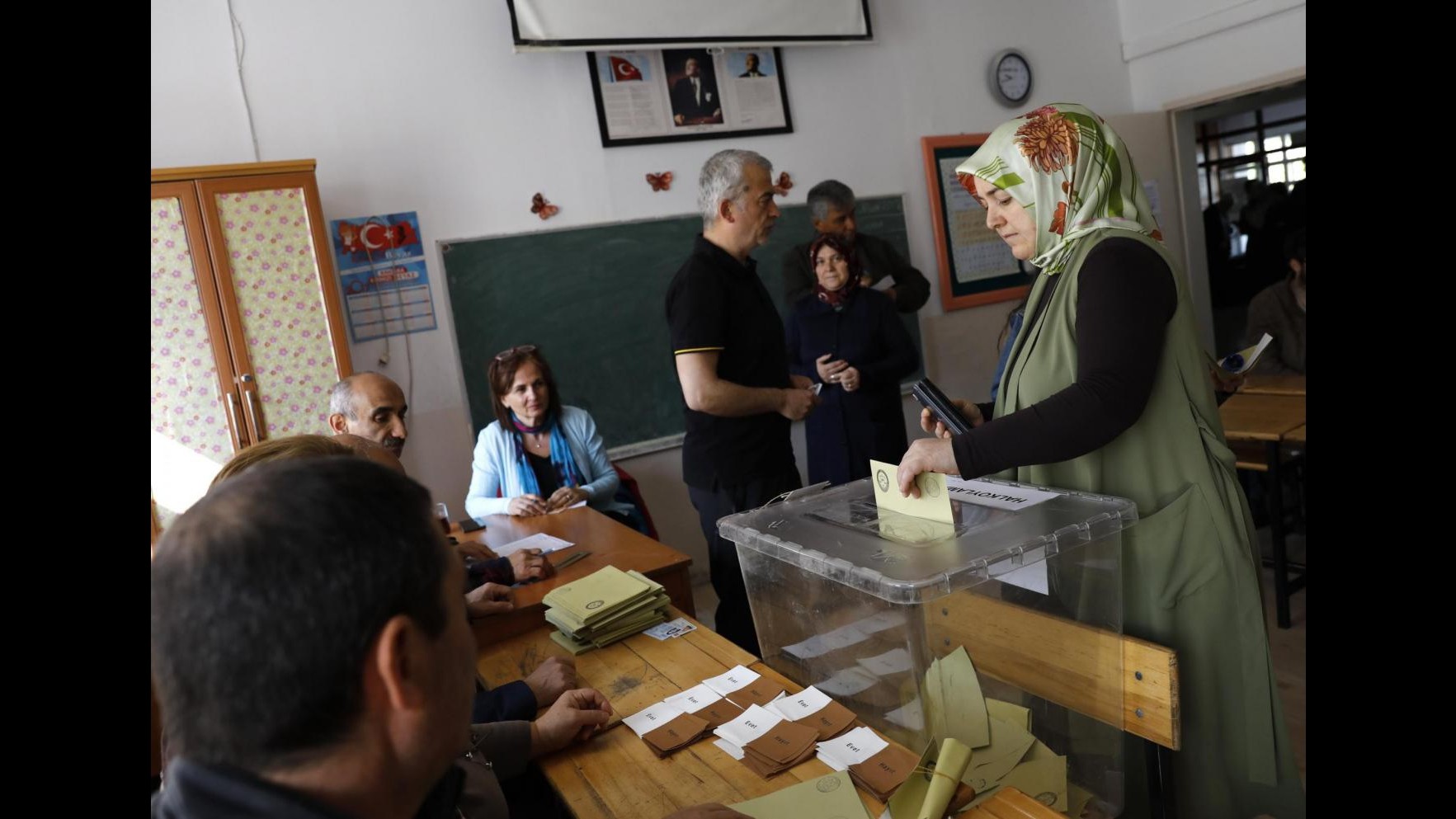 FOTO Turchia, urne aperte per il referendum