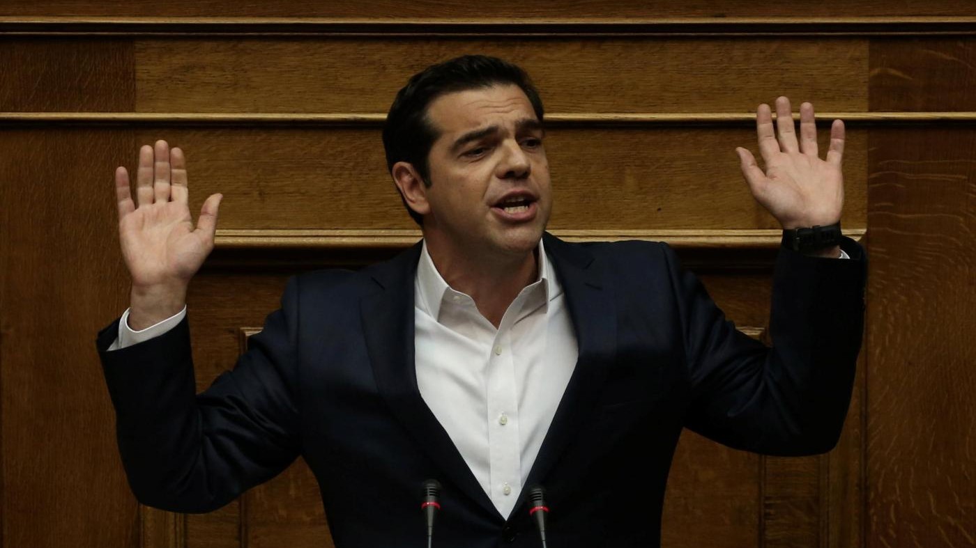 Parlamento greco approva nuova austerità per sbloccare aiuti