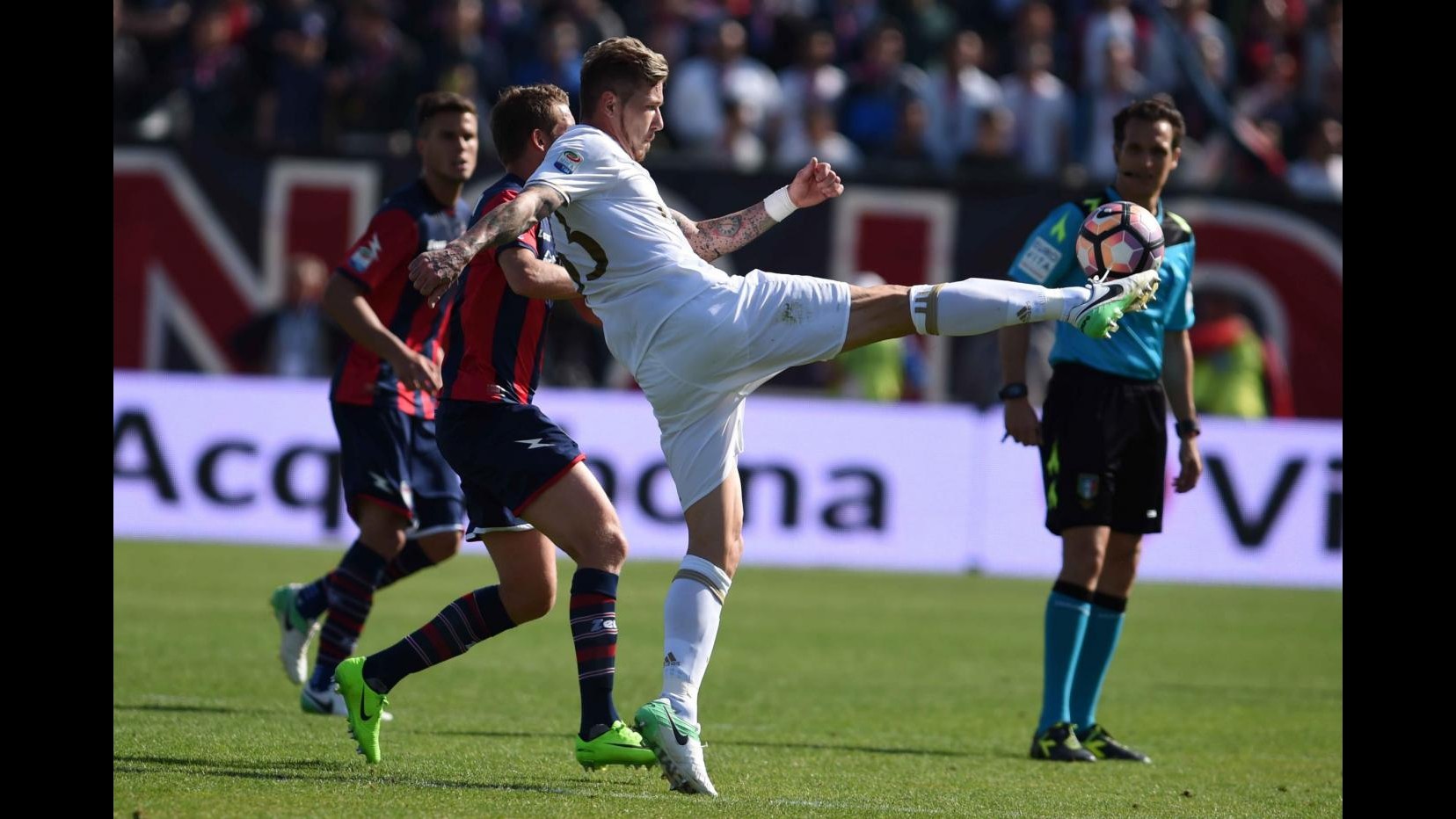 FOTO Serie A, passo falso del Milan col Crotone: 1-1 allo Scida