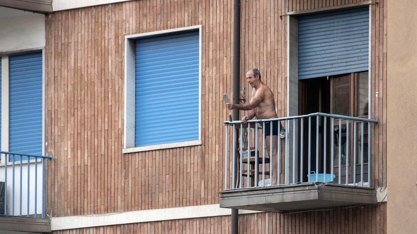 Torino, si è arreso dopo 20 ore l’uomo armato barricatosi in casa