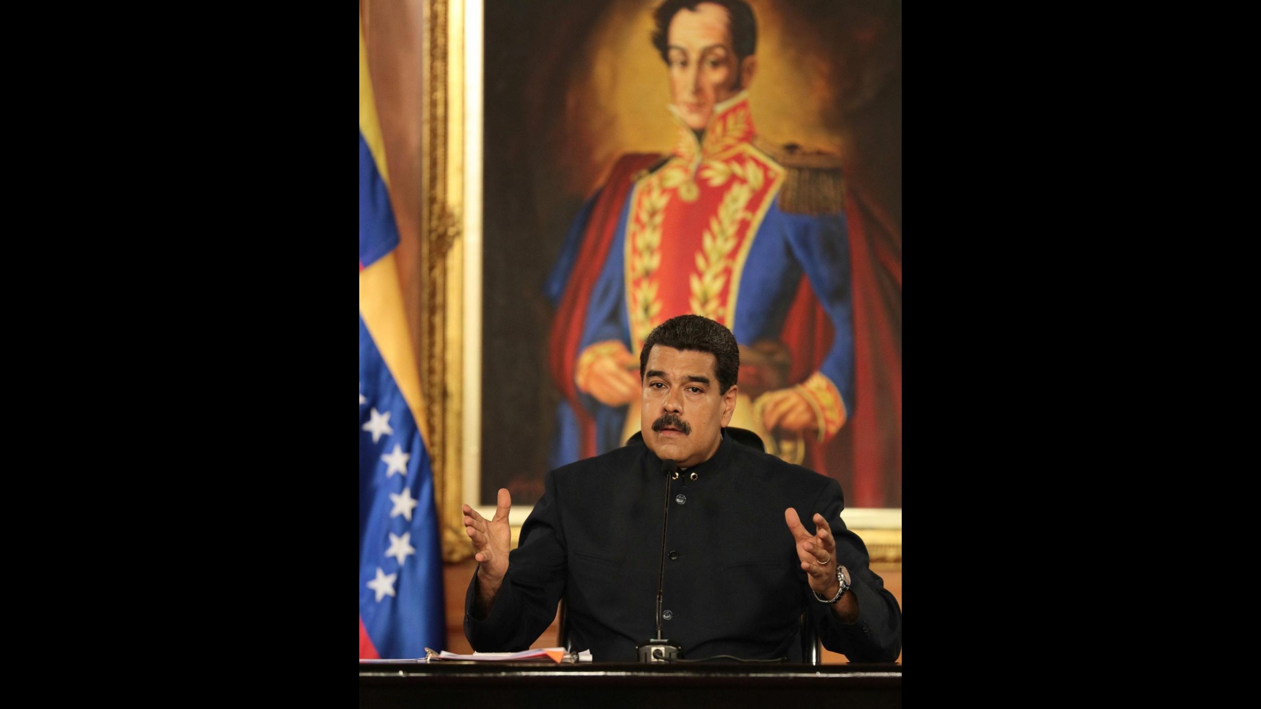 Maduro annuncia la riforma della Costituzione