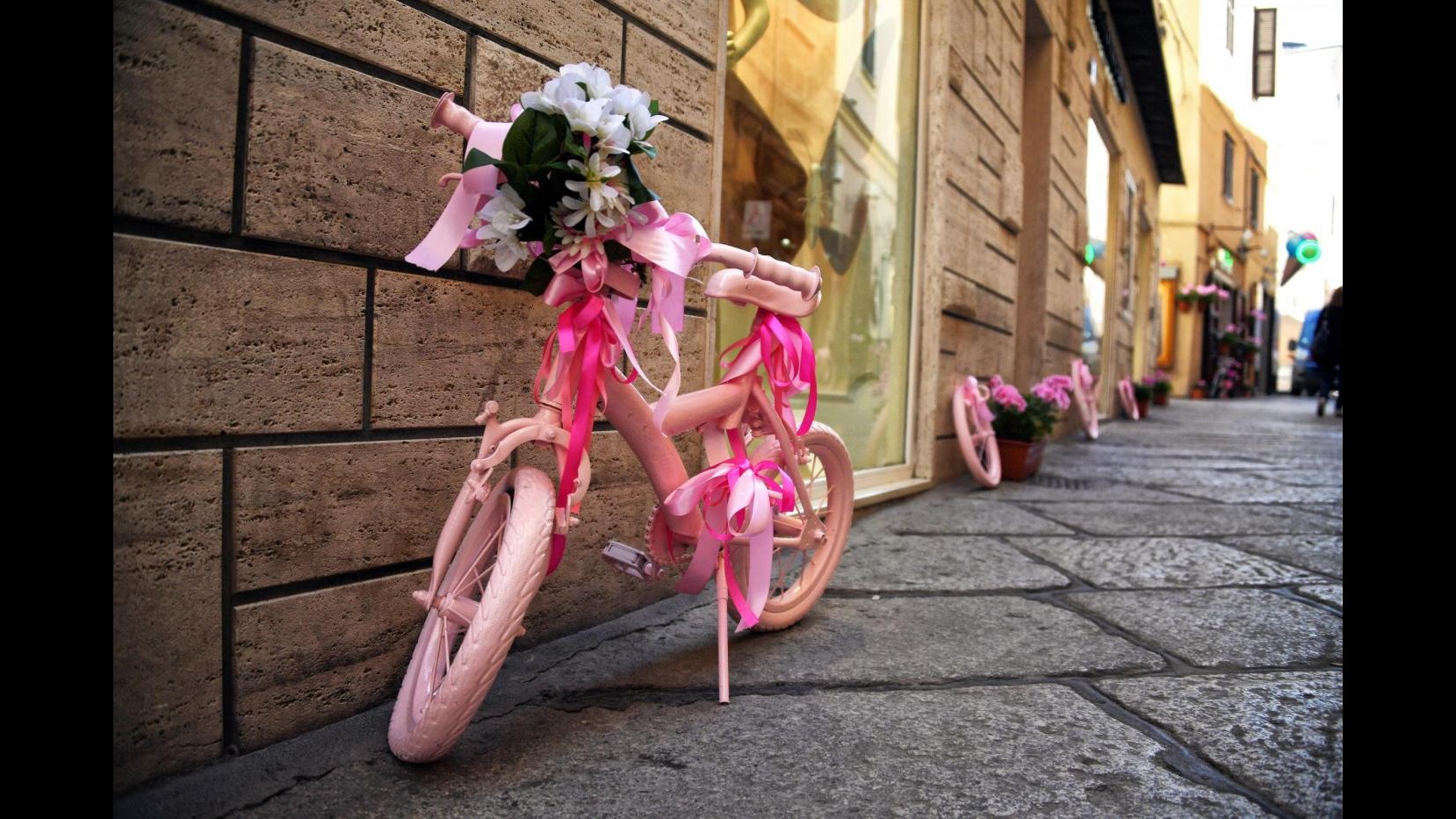 FOTO Giro d’Italia, Alghero si tinge di rosa per la prima tappa