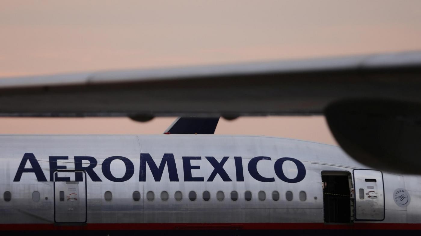 Usa, scontro tra aereo e veicolo a Los Angeles: 8 feriti