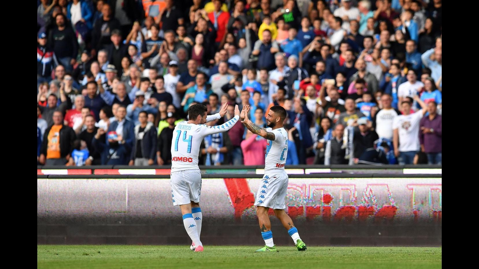 FOTO Mertens e il Napoli schiantano il Cagliari 3-1