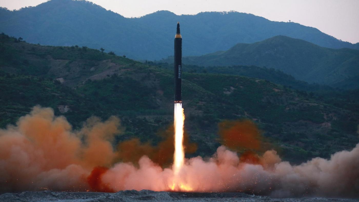 Corea, Kim ordina produzione di massa missile medio-lungo raggio