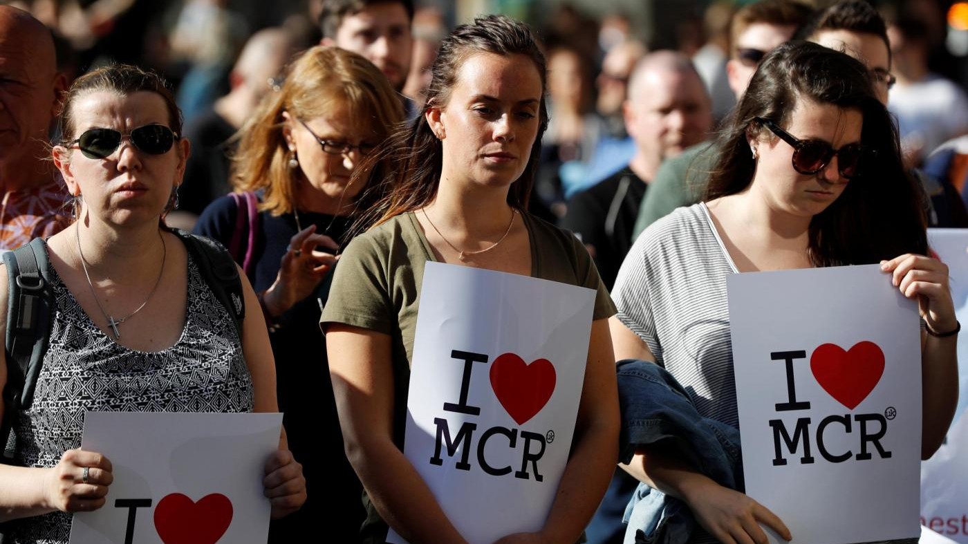 Manchester, strage al concerto di Ariana Grande: 22 morti. Attentatore di origini libiche