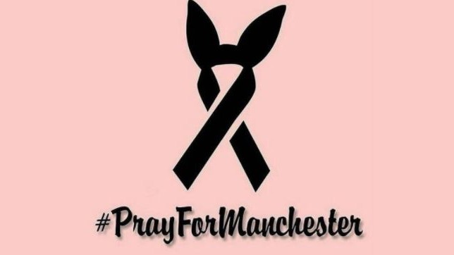 Manchester, il cerchietto con orecchie di Ariana è simbolo del lutto