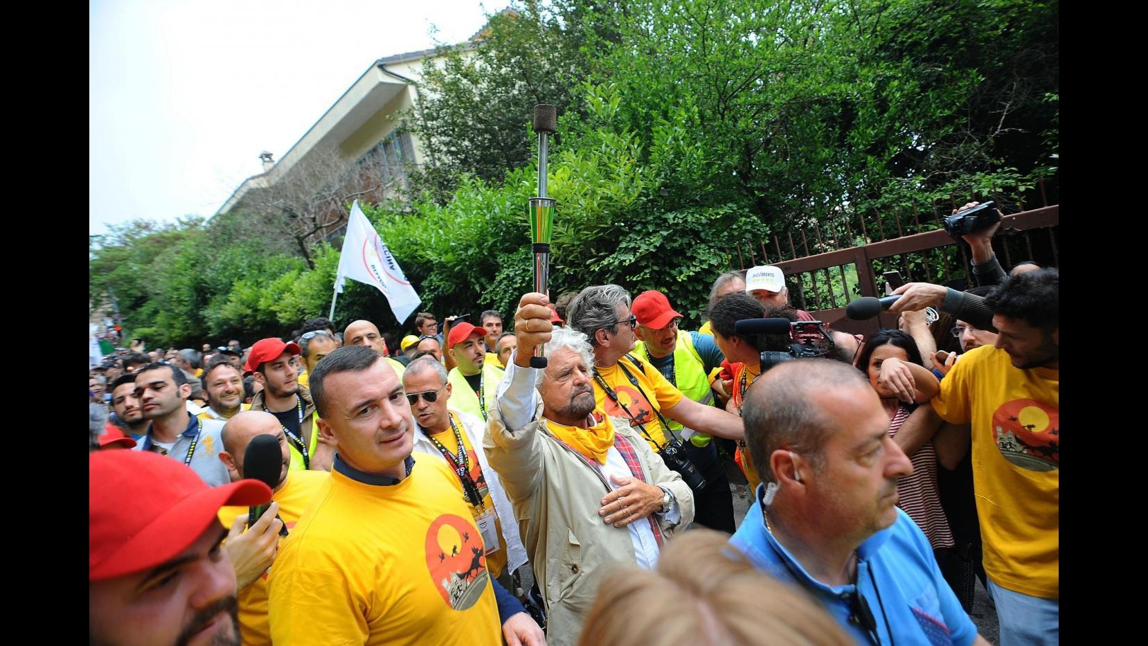 FOTO Perugia, marcia M5S per il reddito di cittadinanza