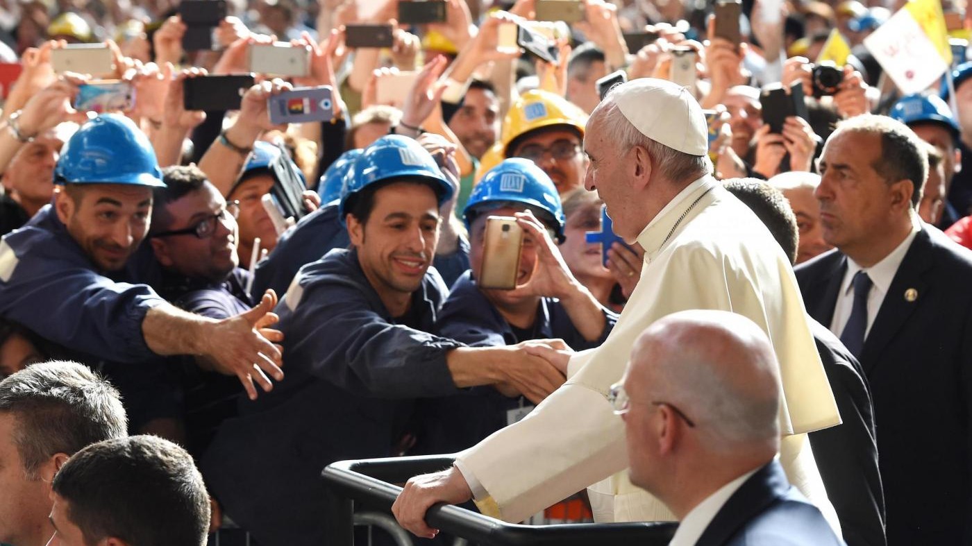 Il Papa all’Ilva di Genova: Non reddito ma lavoro per tutti