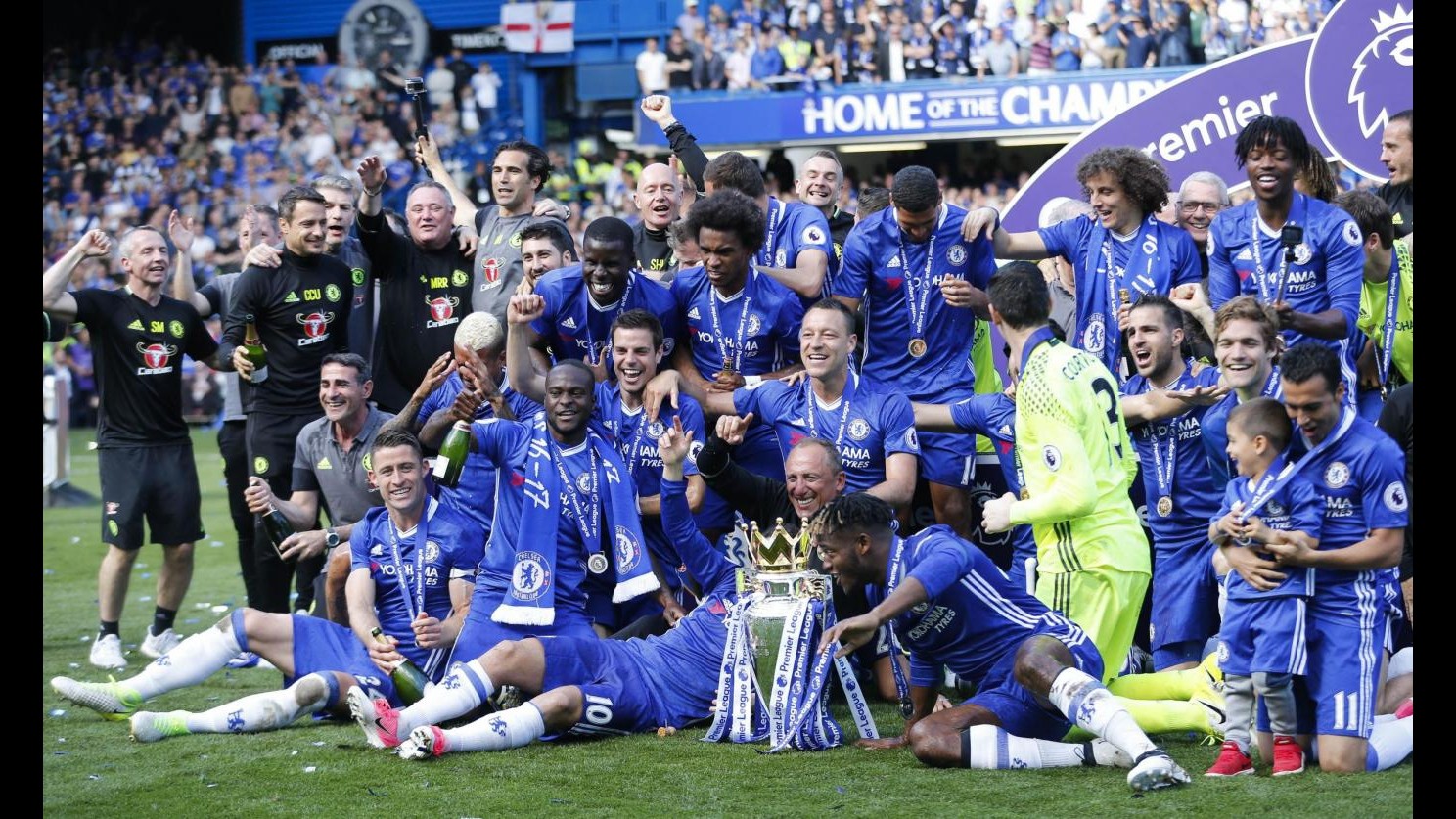 FOTO Conte re di Stamford Bridge: Chelsea festeggia vittoria Premier