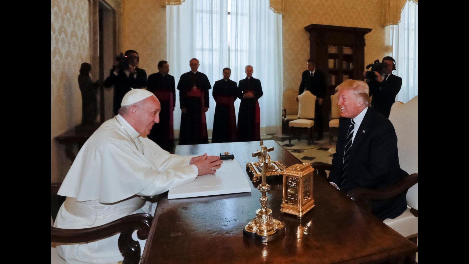 FOTO Trump incontra il Papa in Vaticano