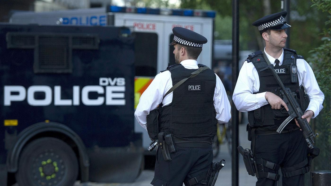 Manchester, blitz polizia: arrestato uomo di 25 anni per l’attentato