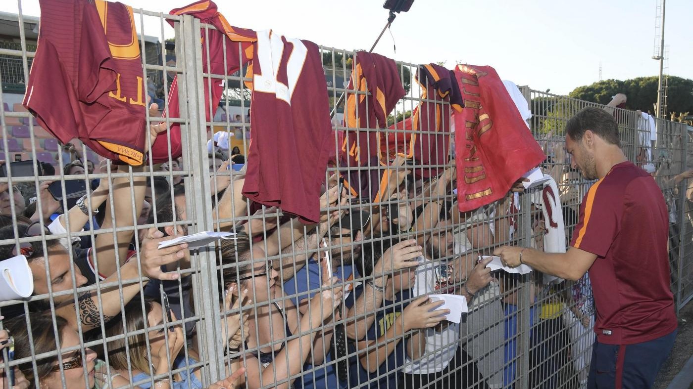 FOTO Francesco Totti saluta i suoi tifosi prima dell’addio
