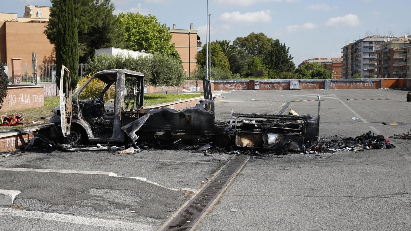 Camper incendiato a Roma: 2 indagati per morte delle 3 sorelle