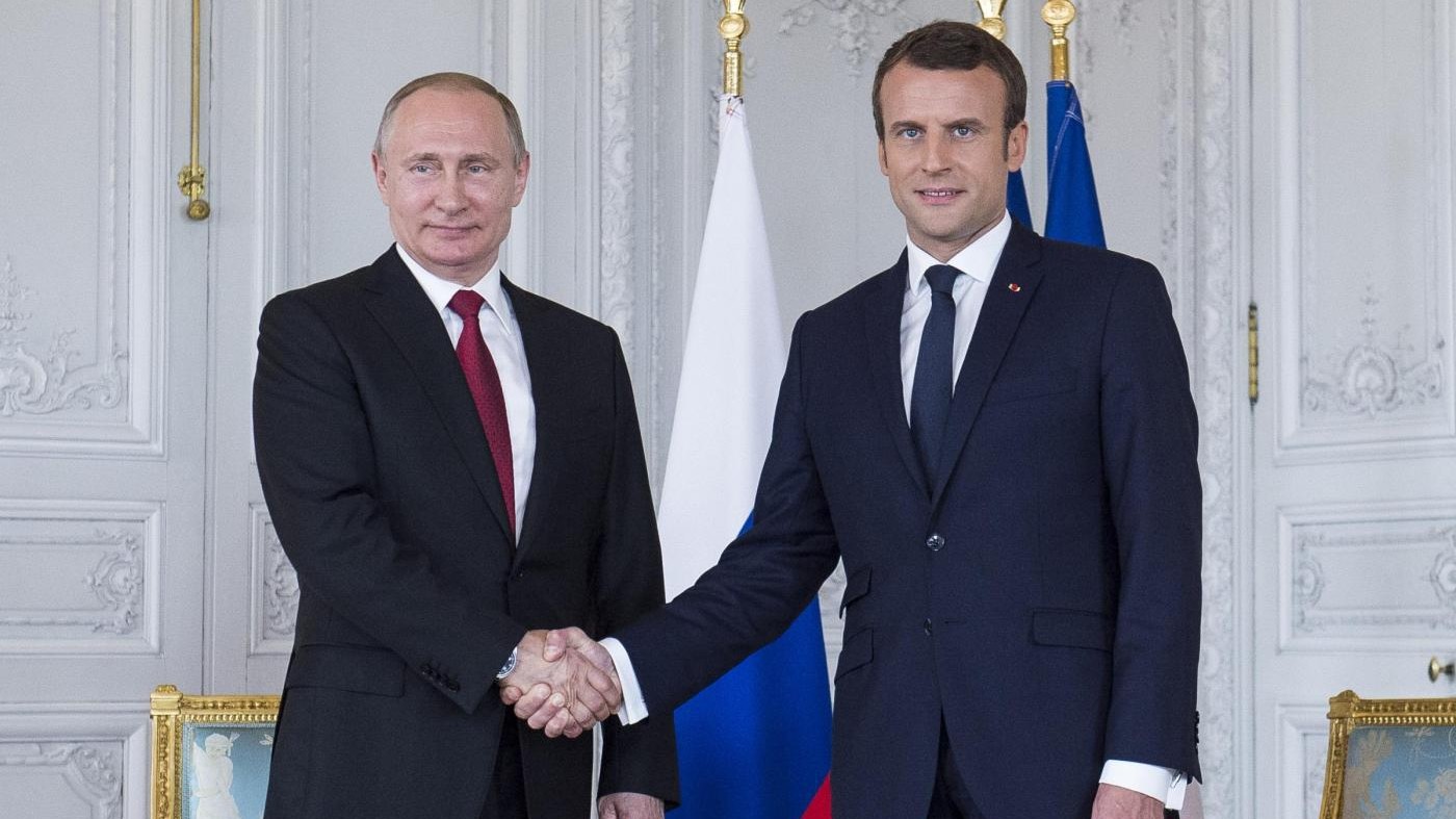 Siria, Macron a Putin: Uso di armi chimiche avrà risposta immediata