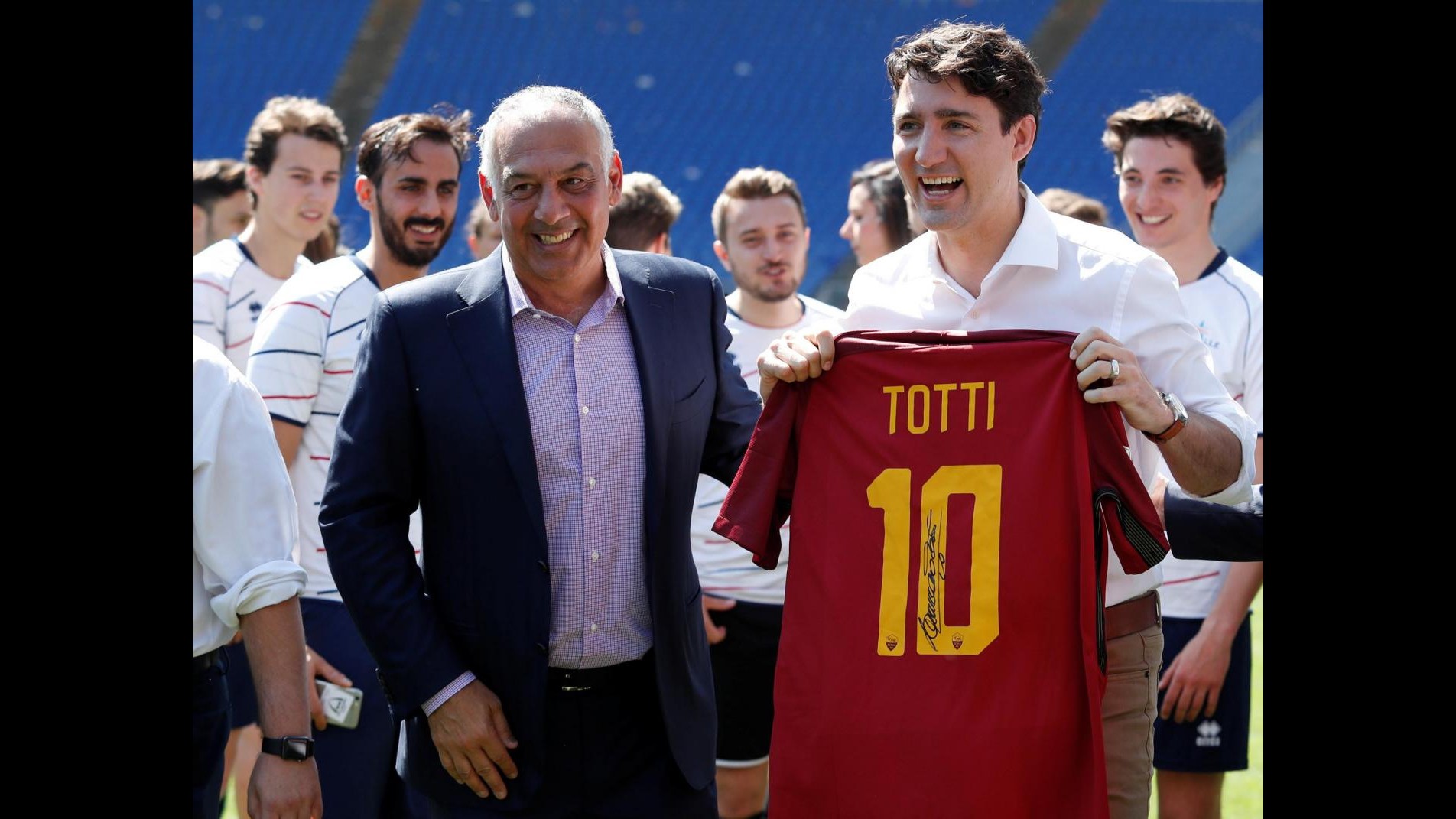 FOTO Roma, il premier canadese Trudeau si ‘trasforma’ in Totti