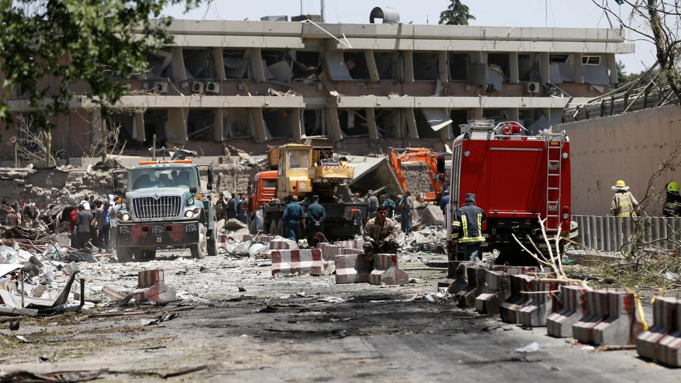 FOTO Strage a Kabul, autobomba causa almeno 80 morti