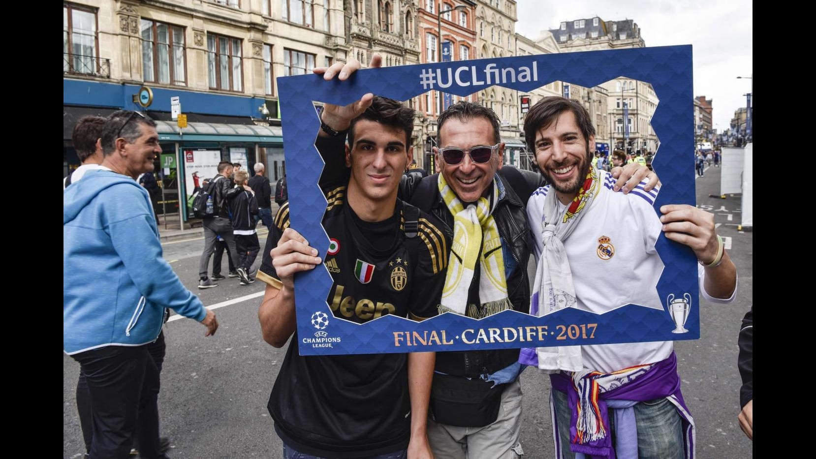 FOTO Champions, i tifosi di Juve e Real invadono Cardiff