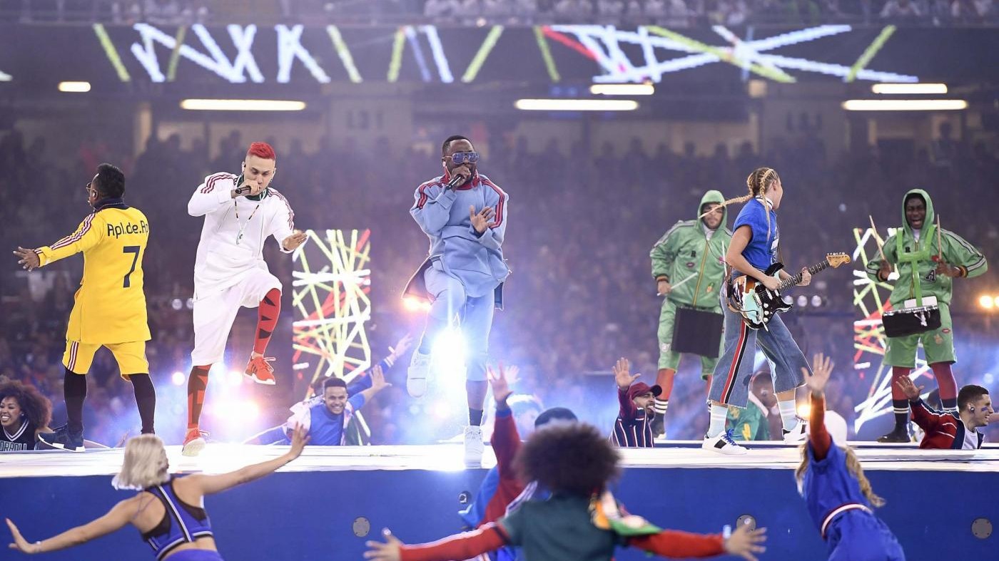 FOTO Champions, lo show dei Black Eyed Peas apre la finale