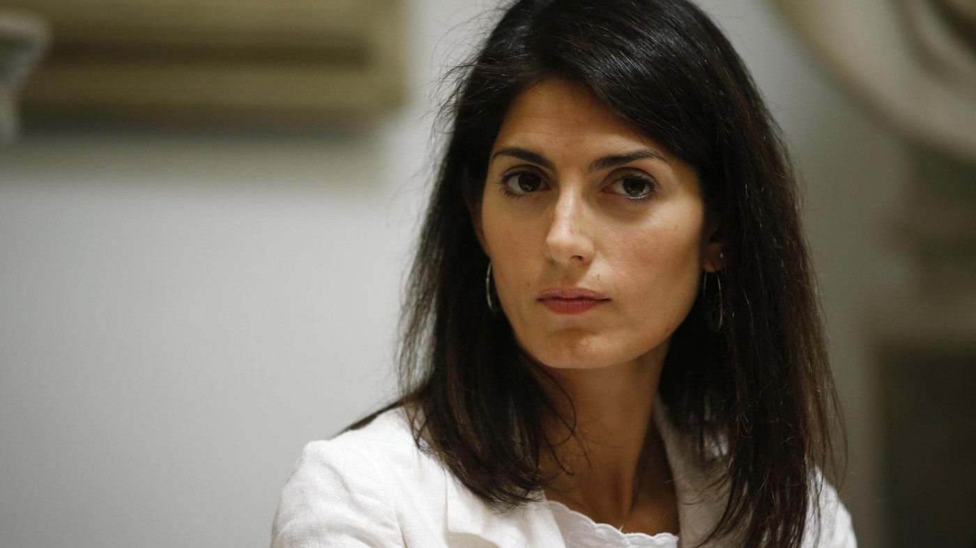 Roma, Raggi: I campi rom saranno superati