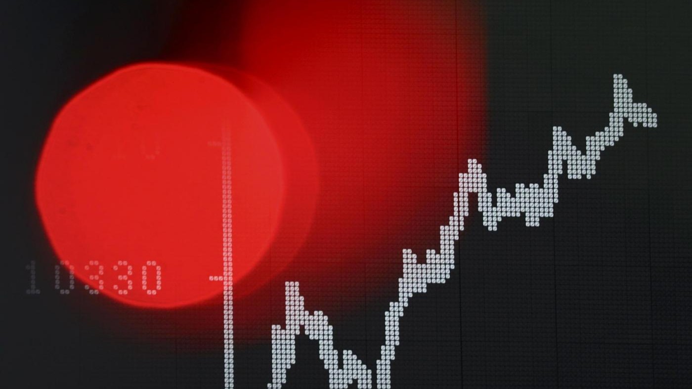 Borsa, Milano chiude debole: giù banche ed energia, bene Italgas