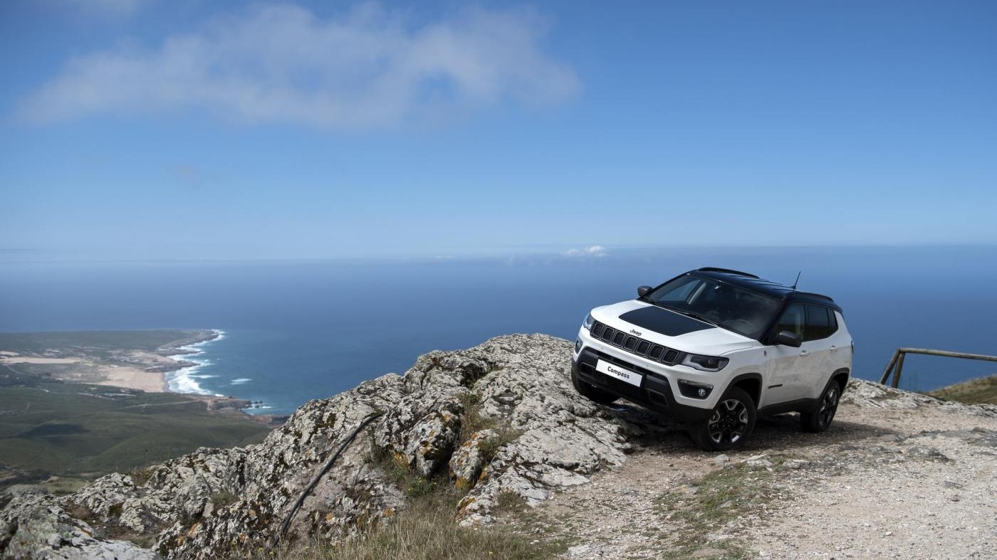 FOTO La nuova Jeep Compass debutta sulle strade del Portogallo