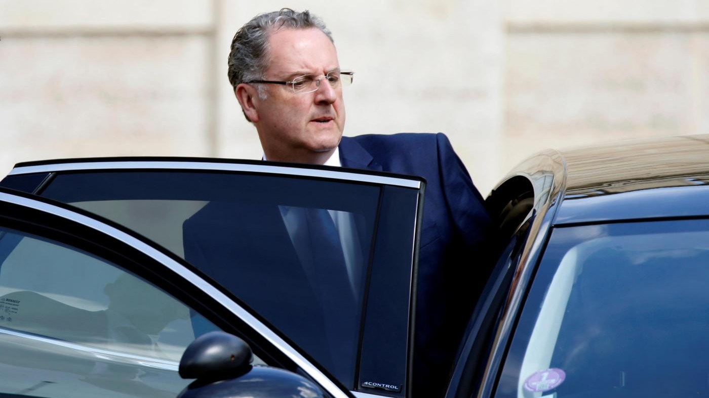 Francia, indagine su ministro Ferrand: irregolarità in appalti