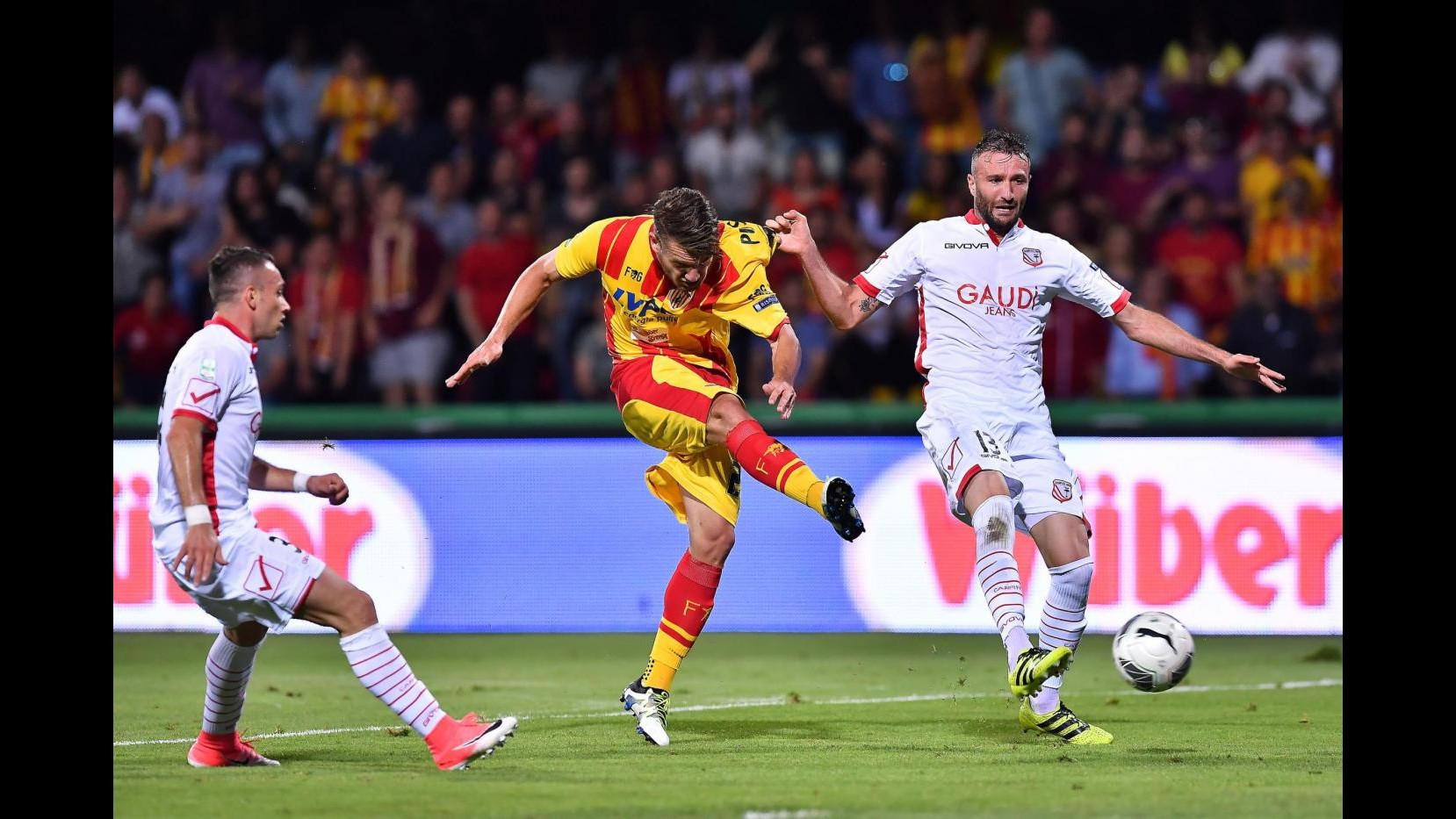 Storica promozione in A per il Benevento: 1-0 al Carpi