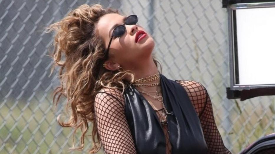 FOTO Rita Ora sexy e ‘selvaggia’ sul set del nuovo video