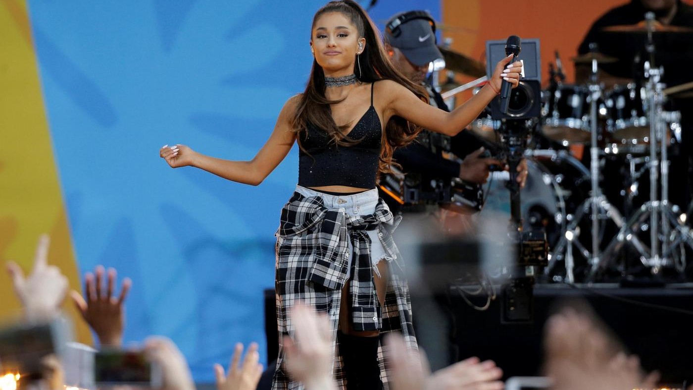 Ariana Grande torna a Manchester, concerto di star dopo l’attacco
