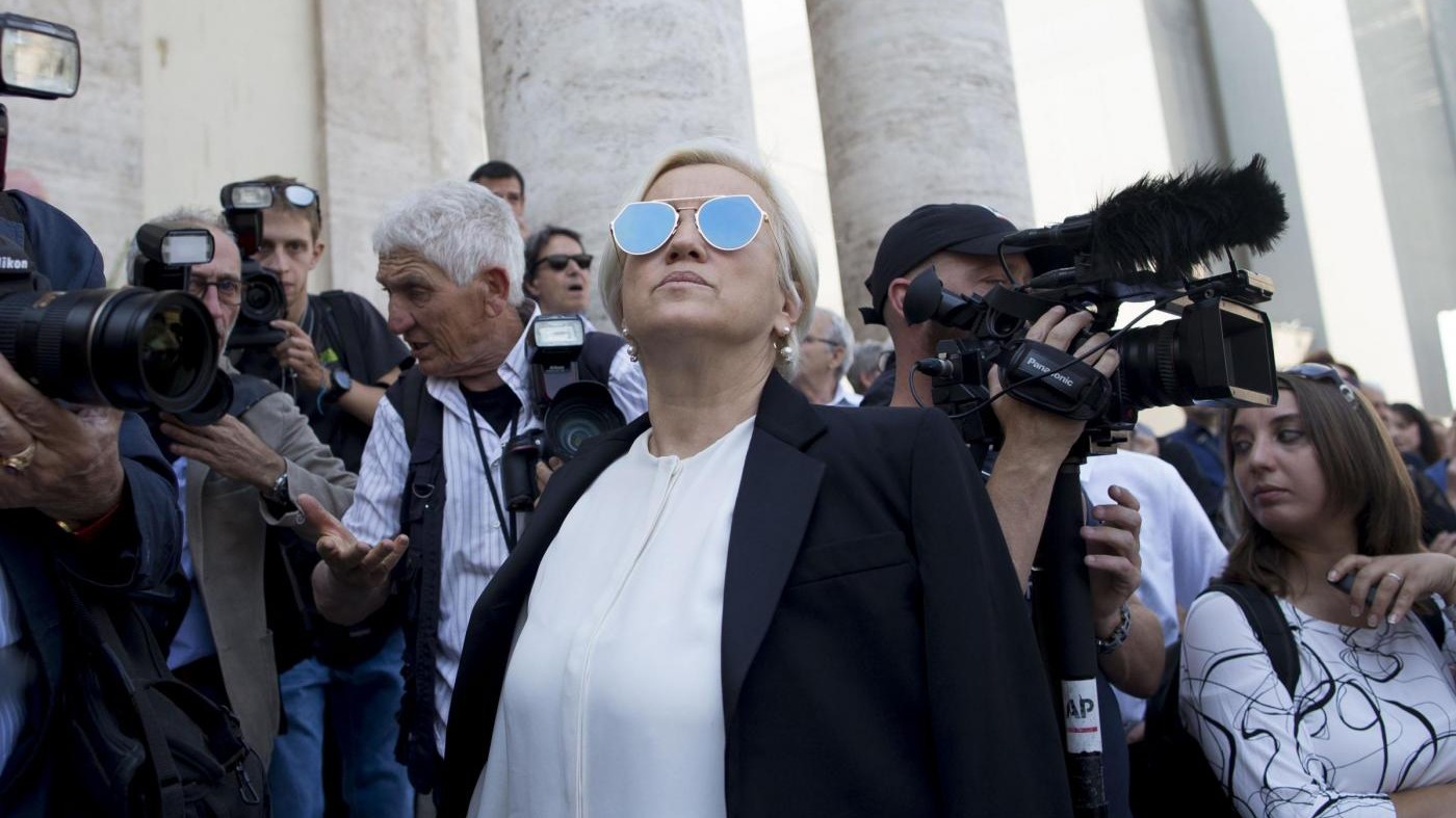 FOTO Roma, folla commossa ai funerali di Carla Fendi