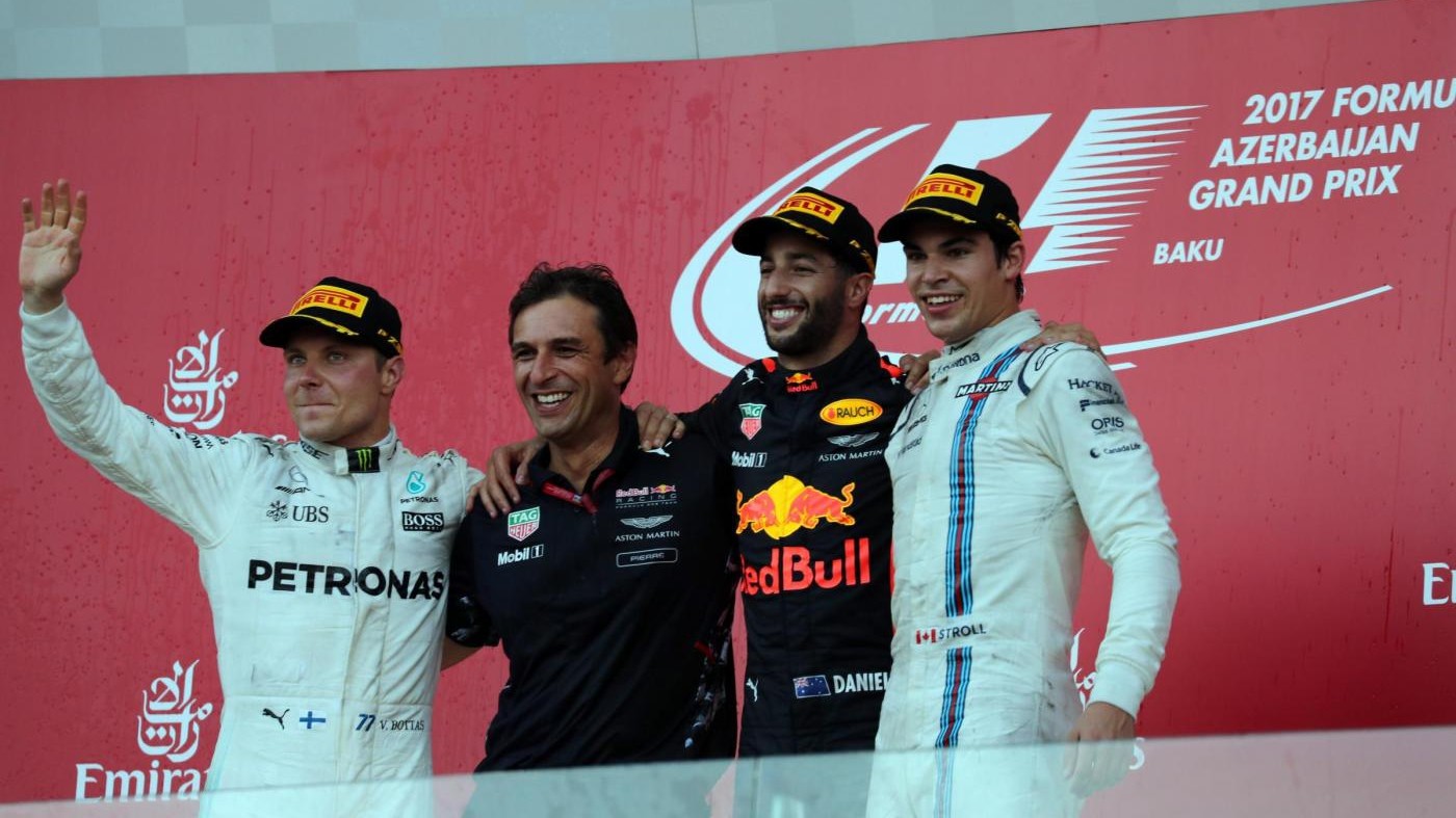 FOTO Ricciardo vince al Gp di Baku, scintille Hamilton-Vettel