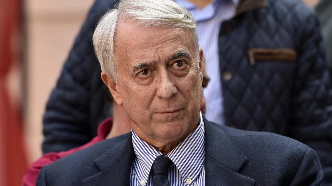 Pisapia: Complicato un patto col Pd. Martina: Avversari sono altri