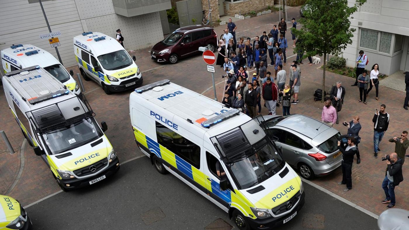 Londra, due fermati durante blitz in appartamento a East Ham