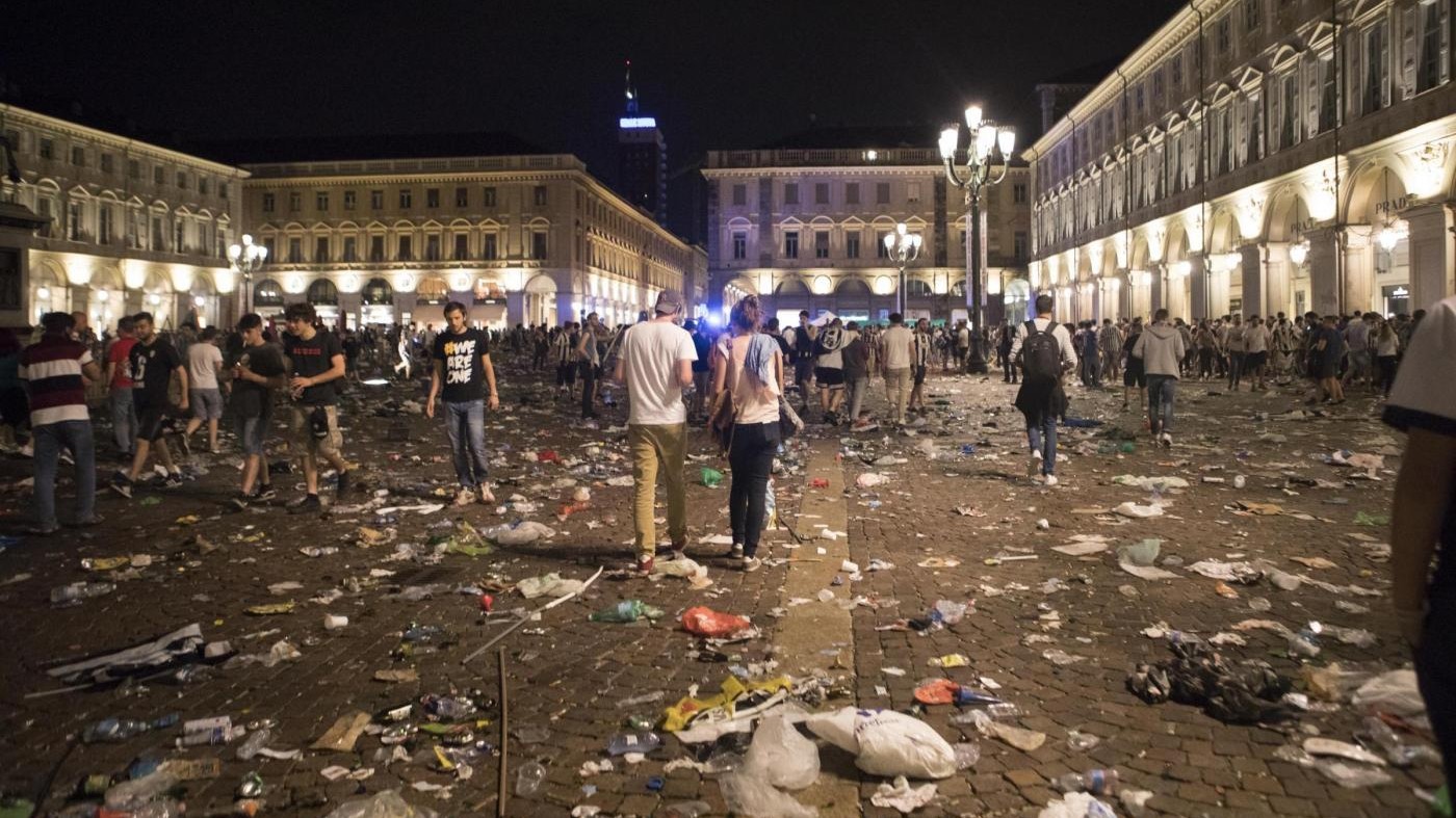 Torino, questore: Ordinanza bottiglie vetro è incostituzionale